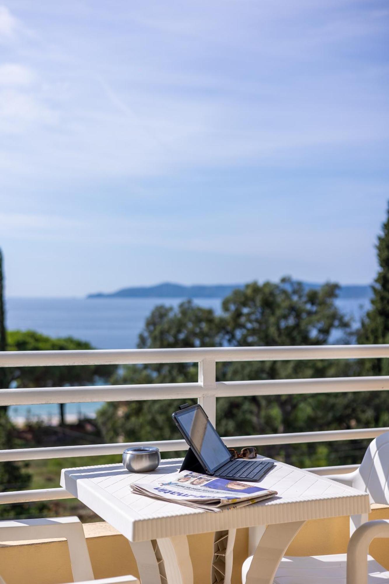Cap Nègre Hôtel Le Lavandou Esterno foto